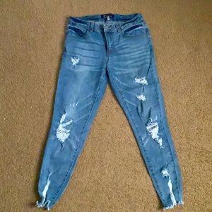 FASHIONOVA DISTRESSED SKINNY JEANS